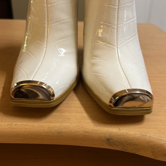 Pretty Little Things White Patent Ankle Boot 7 - Picture 11 of 12